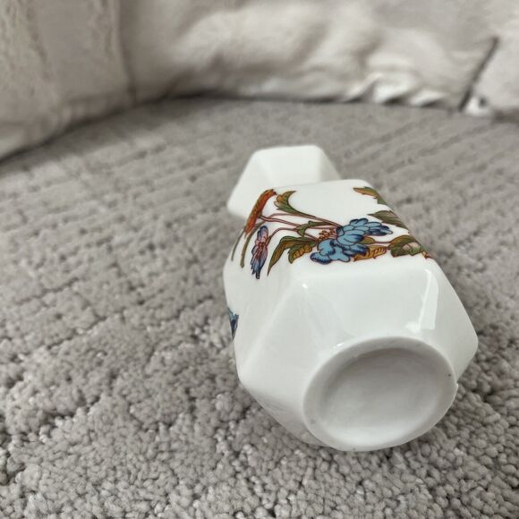 Vintage Ardalt White Vase with Flowers and Butterflies 3.75" Taiwan - Picture 8 of 10